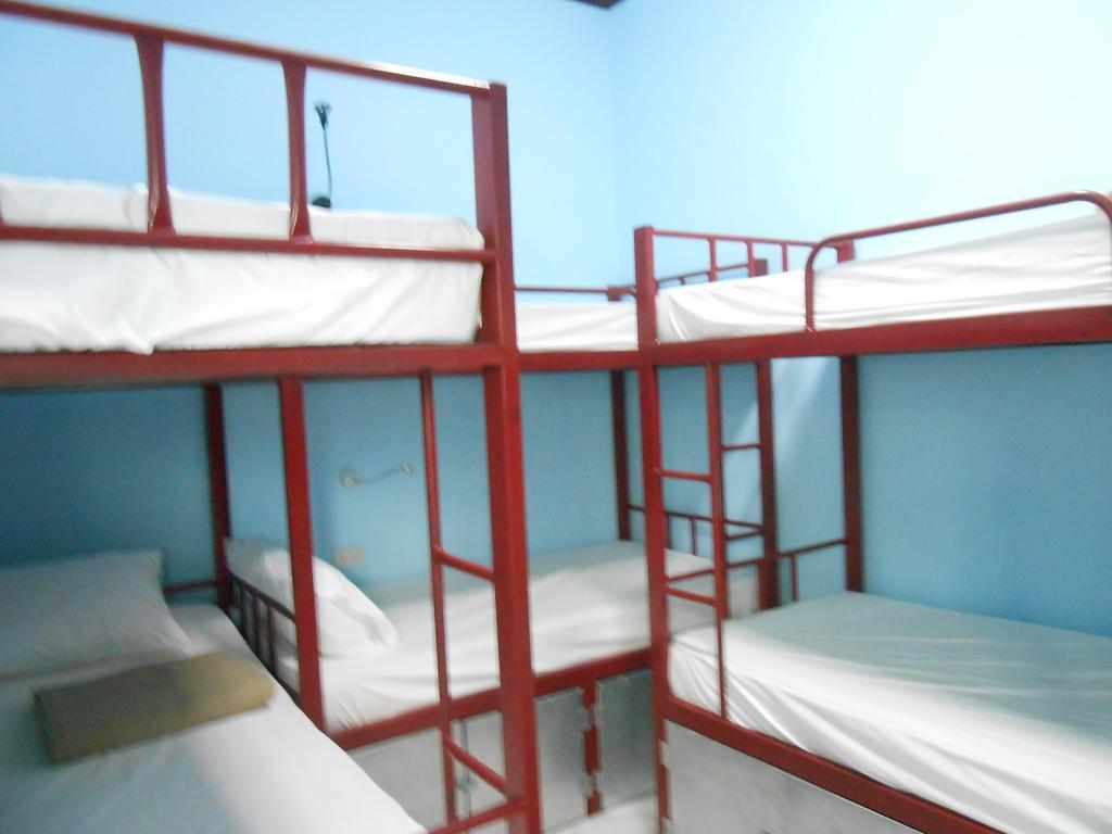 Lucky Backpacker Hostel В'єнтьян Номер фото